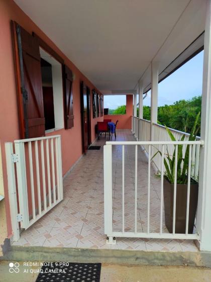 Appartement de 3 chambres a Le Moule a 800 m de la plage avec piscine partagee et jardin clos