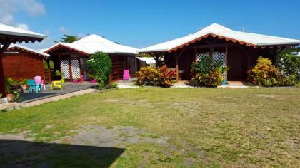 Bungalow d'une chambre avec jardin clos et wifi a Saint Francois a 2 km de la plage