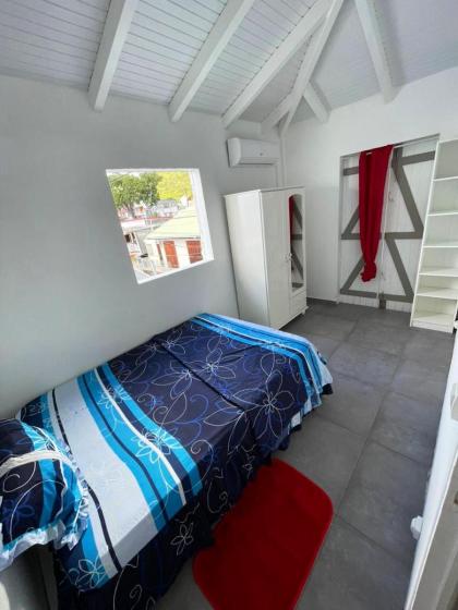 Maison de 2 chambres avec balcon et wifi a Pointe Noire a 1 km de la plage - image 2