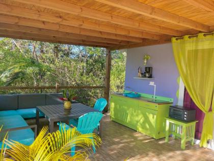 Room in Bungalow - Bed and breakfast Guadeloupe - image 11