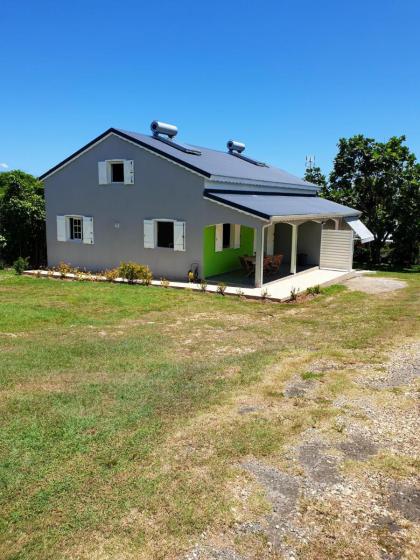 Maison de 3 chambres avec jardin amenage et wifi a Le Moule