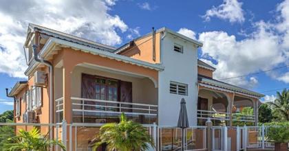 Appartement de 2 chambres avec piscine partagee jardin et wifi a Le Moule 