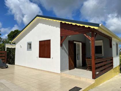 Villa d'une chambre avec vue sur la mer spa et jardin clos a Petit Canal a 5 km de la plage