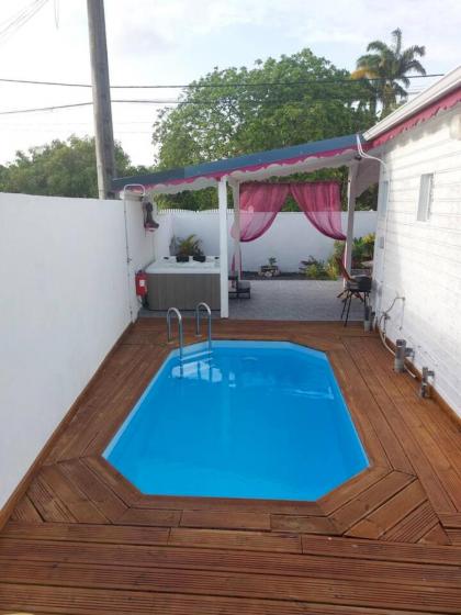 Villa de 2 chambres avec piscine privee jacuzzi et terrasse a Saint Francois