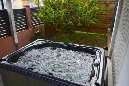 Maison de 2 chambres avec jacuzzi jardin clos et wifi a Petit Bourg