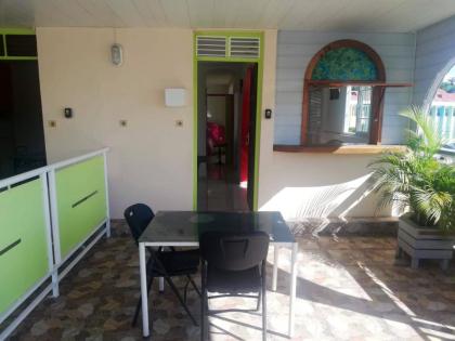 Appartement d'une chambre avec terrasse amenagee et wifi a Le Gosier a 3 km de la plage - image 7