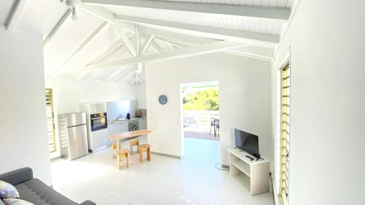 Maison de 2 chambres avec piscine privee terrasse amenagee et wifi a Le Gosier a 1 km de la plage - image 2