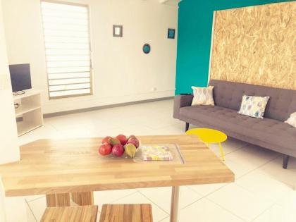 Maison de 2 chambres avec terrasse amenagee et wifi a Le Gosier a 1 km de la plage