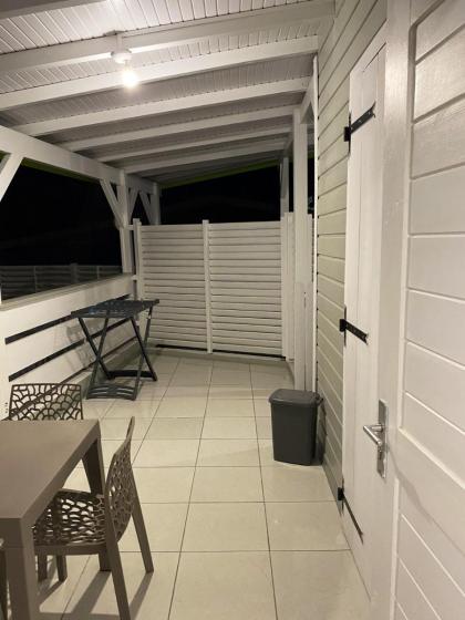Maison de 2 chambres avec terrasse amenagee et wifi a Le Gosier a 1 km de la plage - image 7