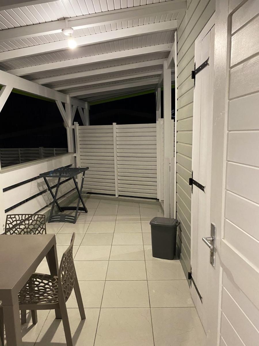 Maison de 2 chambres avec terrasse amenagee et wifi a Le Gosier a 1 km de la plage - image 7