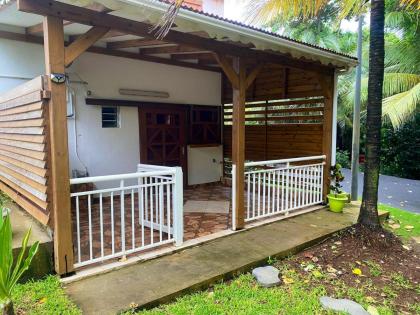 Studio avec vue sur la mer terrasse et wifi a Capesterre Belle Eau