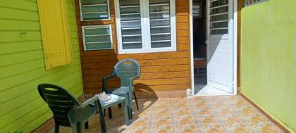 Maison d'une chambre avec jardin clos et wifi a Le Gosier a 6 km de la plage