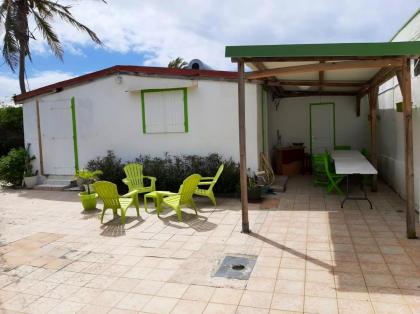 Maison de 2 chambres a Saint Francois a 100 m de la plage avec jardin clos et wifi - image 1