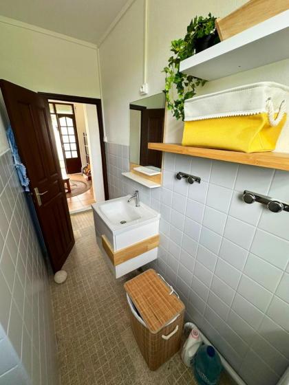 Maison de 3 chambres avec jardin clos et wifi a Petit Canal a 4 km de la plage - image 10