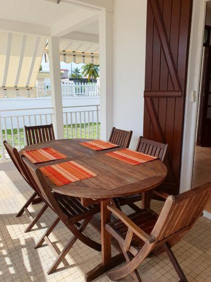 Maison de 3 chambres avec jardin clos et wifi a Petit Canal a 4 km de la plage - image 3