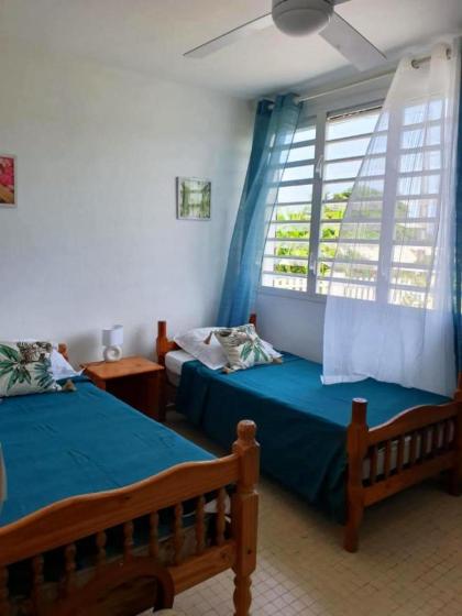 Maison de 3 chambres avec jardin clos et wifi a Petit Canal a 4 km de la plage - image 5