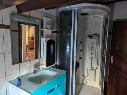 Appartement d'une chambre avec jardin clos et wifi a Le moule a 1 km de la plage - image 21